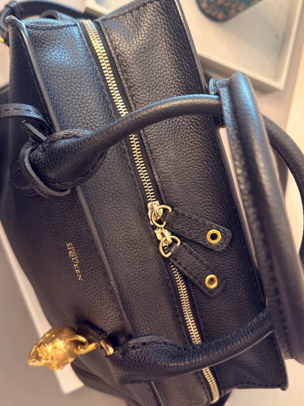 Authentic Alexander McQueen Black Pebbled Leather Skull Padlock Zip Tote Satchel - Picture 4 of 4